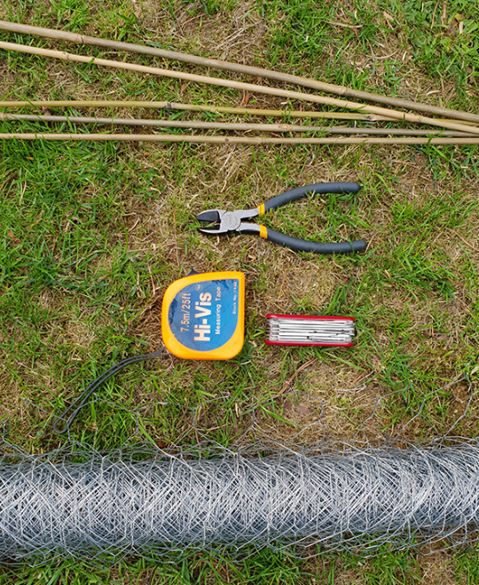 tools-for-chicken-wire-tomato-cage