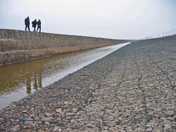 woven-gabion-mattress-preventing-erosion