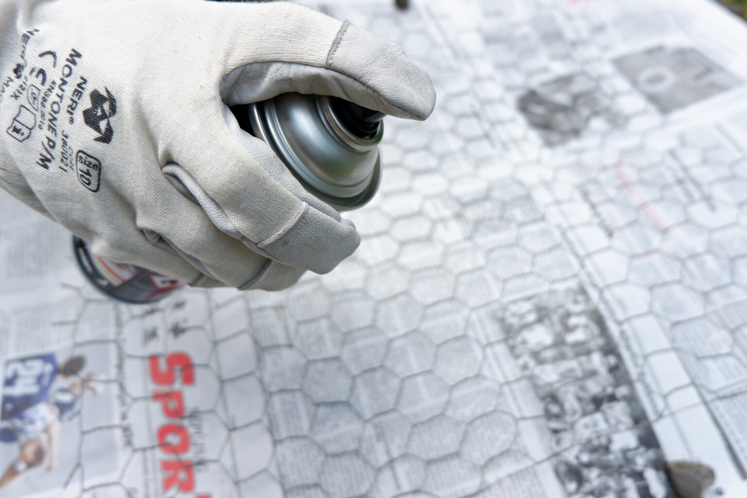 spray-paint-over-chicken-wire