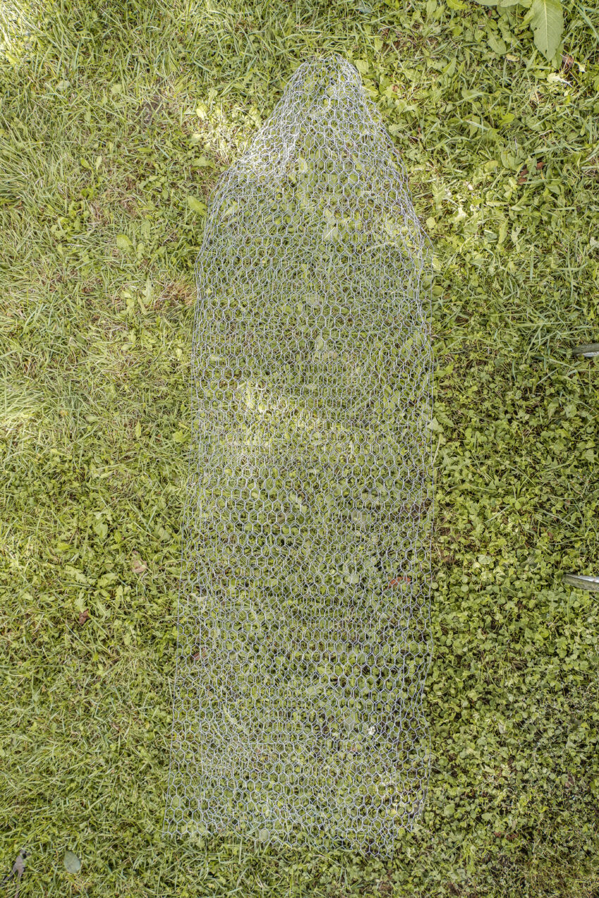 How to Make Chicken Wire Ghost Figures (Easy Steps) Wire Fence