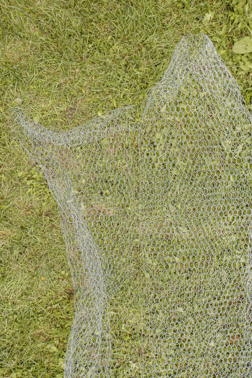 How to Make Chicken Wire Ghost Figures (Easy Steps) Wire Fence