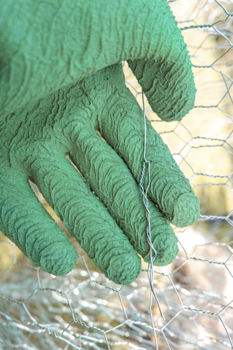 How to Make Chicken Wire Ghost Figures (Easy Steps) Wire Fence