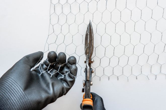 Cutting Chicken Wire (EASY GUIDE)