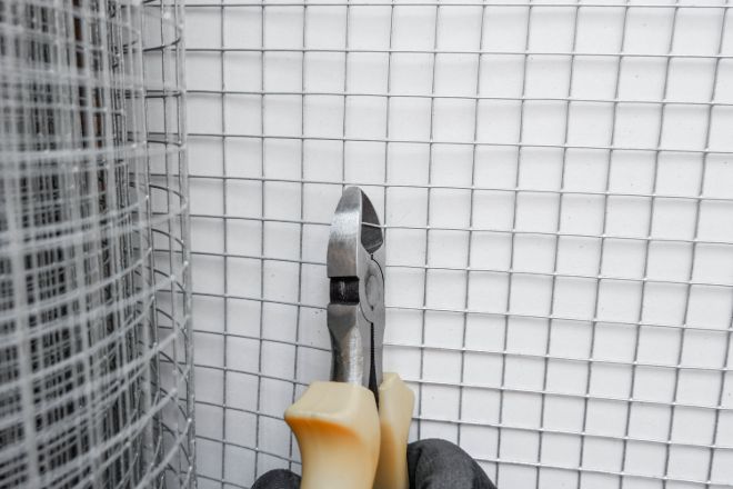 cut-wire-mesh-with-wire-cutter