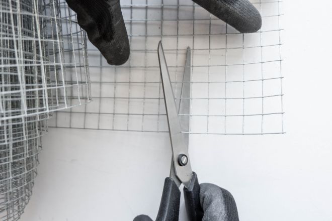 cut-wire-mesh-with-scissors