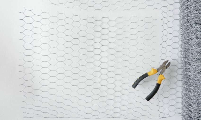 DIY Chicken Wire Jewelry Holder (FREE PDF) Wire Fence