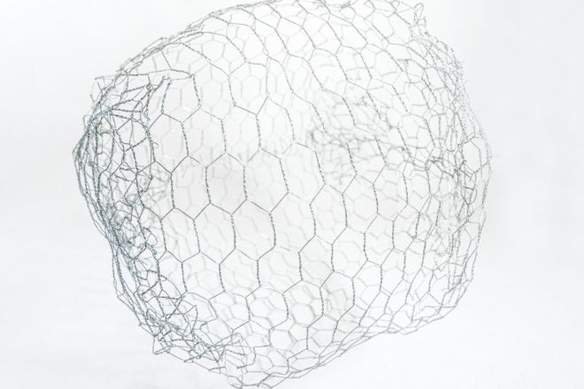 chicken-wire-ball-without-lights