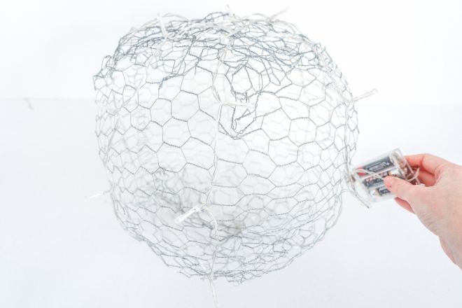 chicken-wire-ball-with-lights