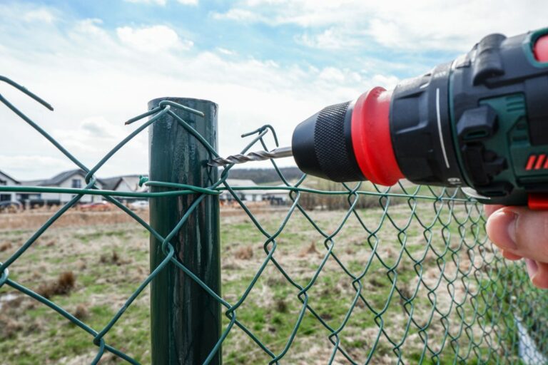 DIY Cat Proof Fence (STEP BY STEP GUIDE) Wire Fence