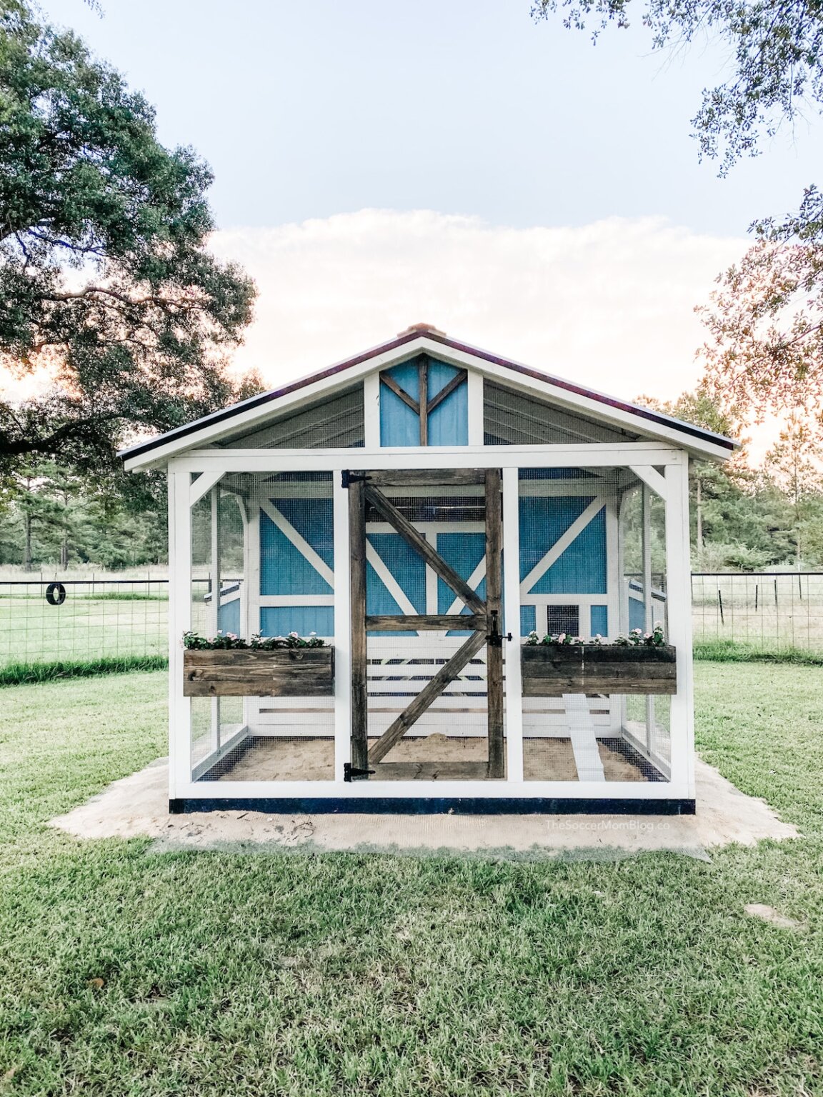 farmhouse-chicken-coop-ideas