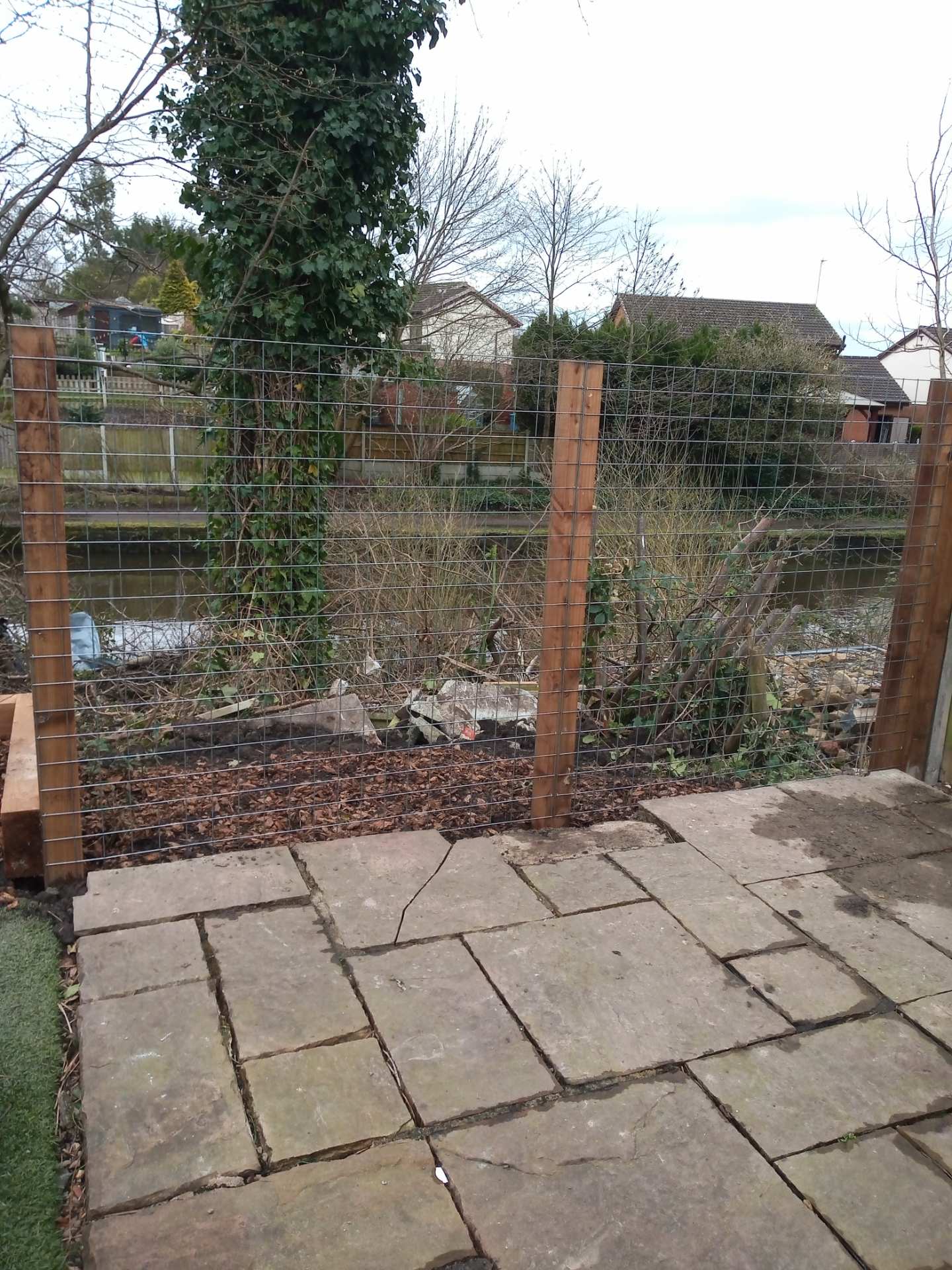 mesh-panel-trellis-fence