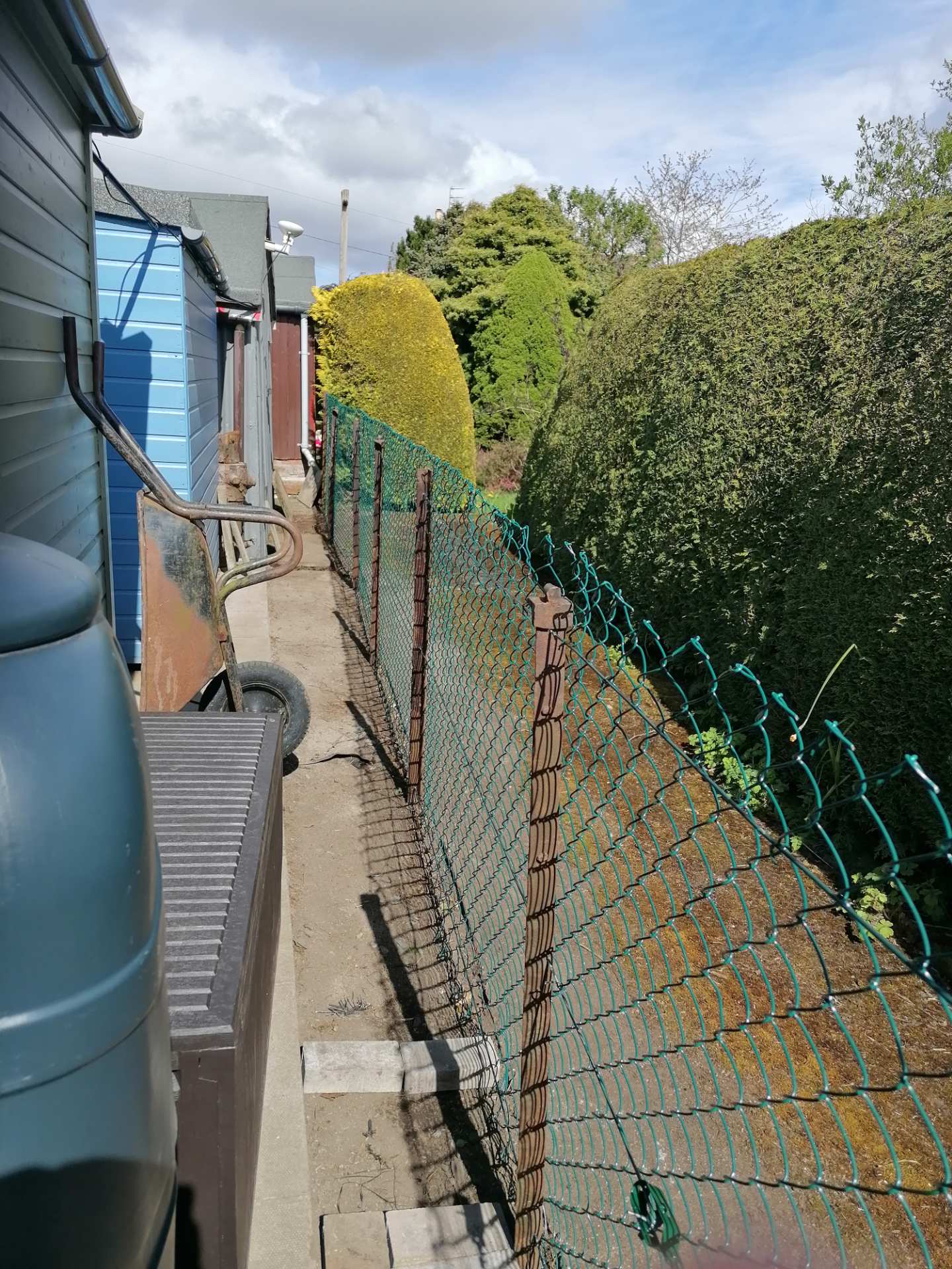 garden-chain-link-fence