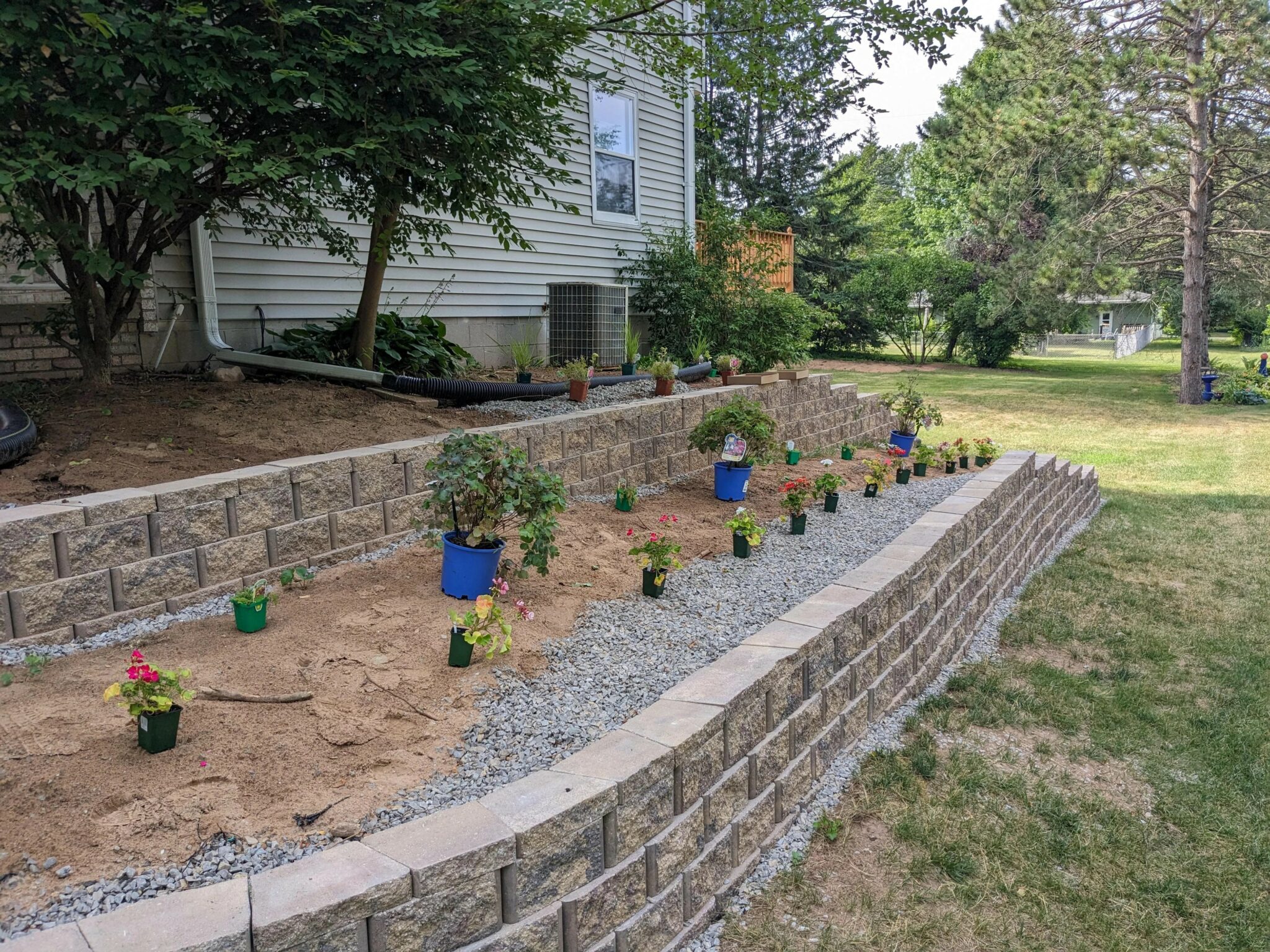 Retaining Wall Ideas (70+ IMAGES) | Wire Fence
