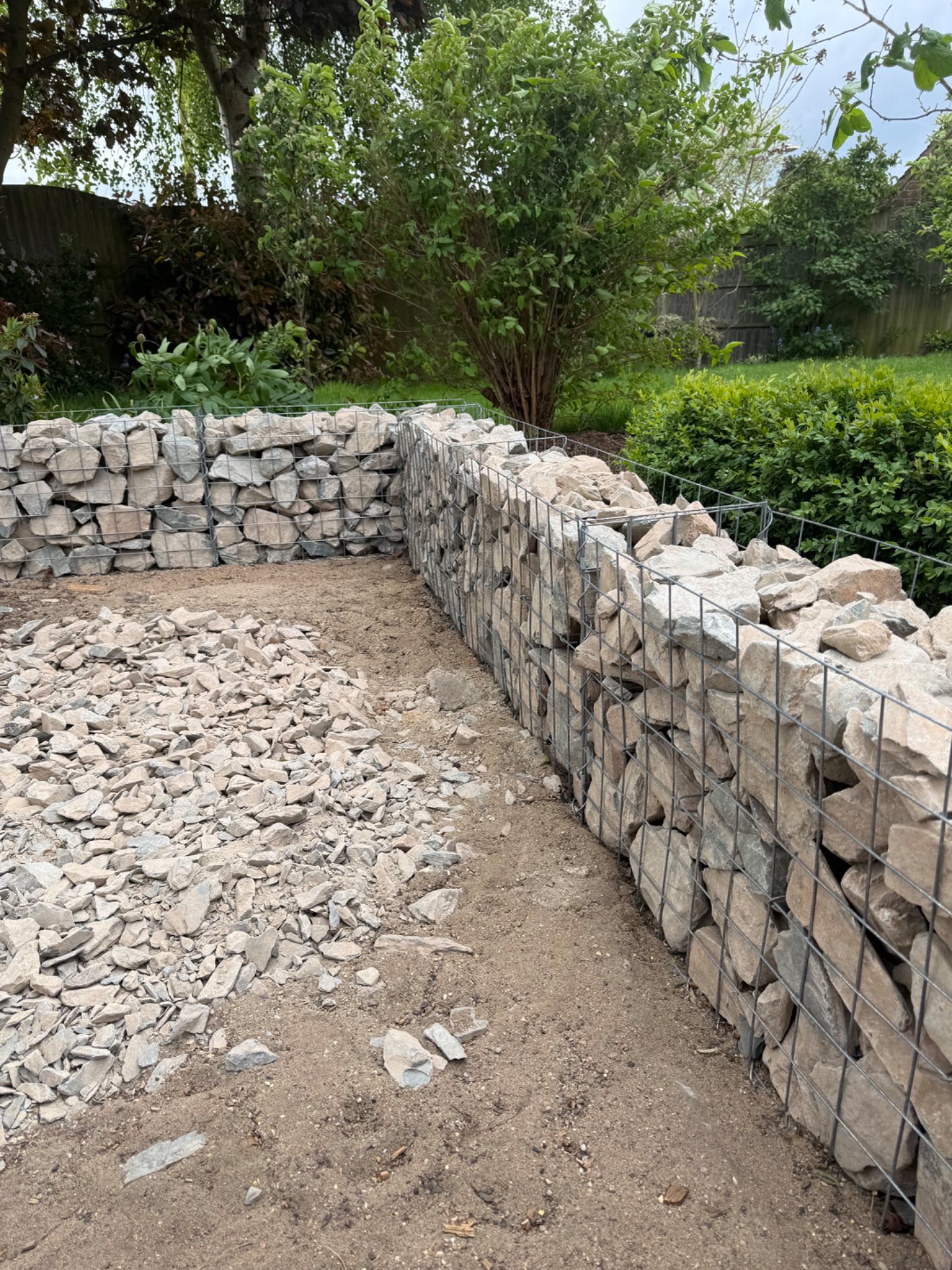 garden-gabion-granite-stone