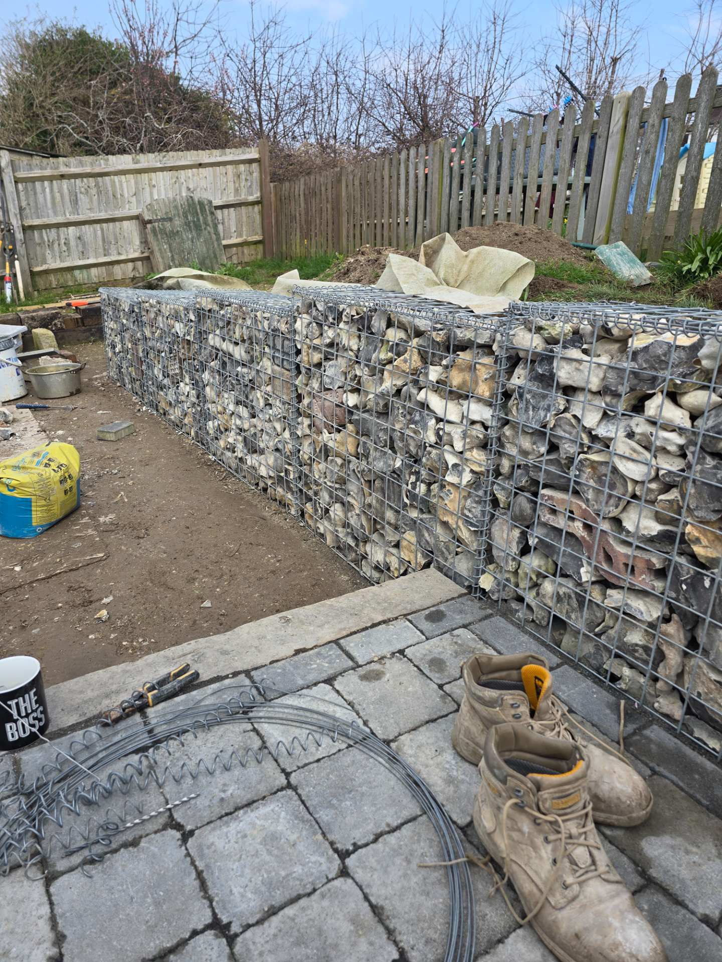 gabion-wall-with-flint