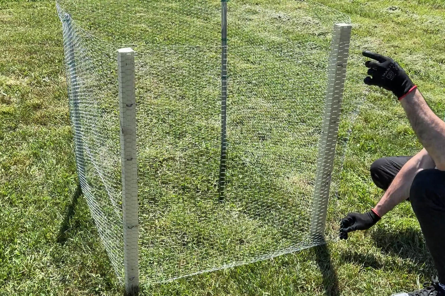 Compost Wire Lock Chicken Wire Compost Bin (Tutorial) | Wire Fence