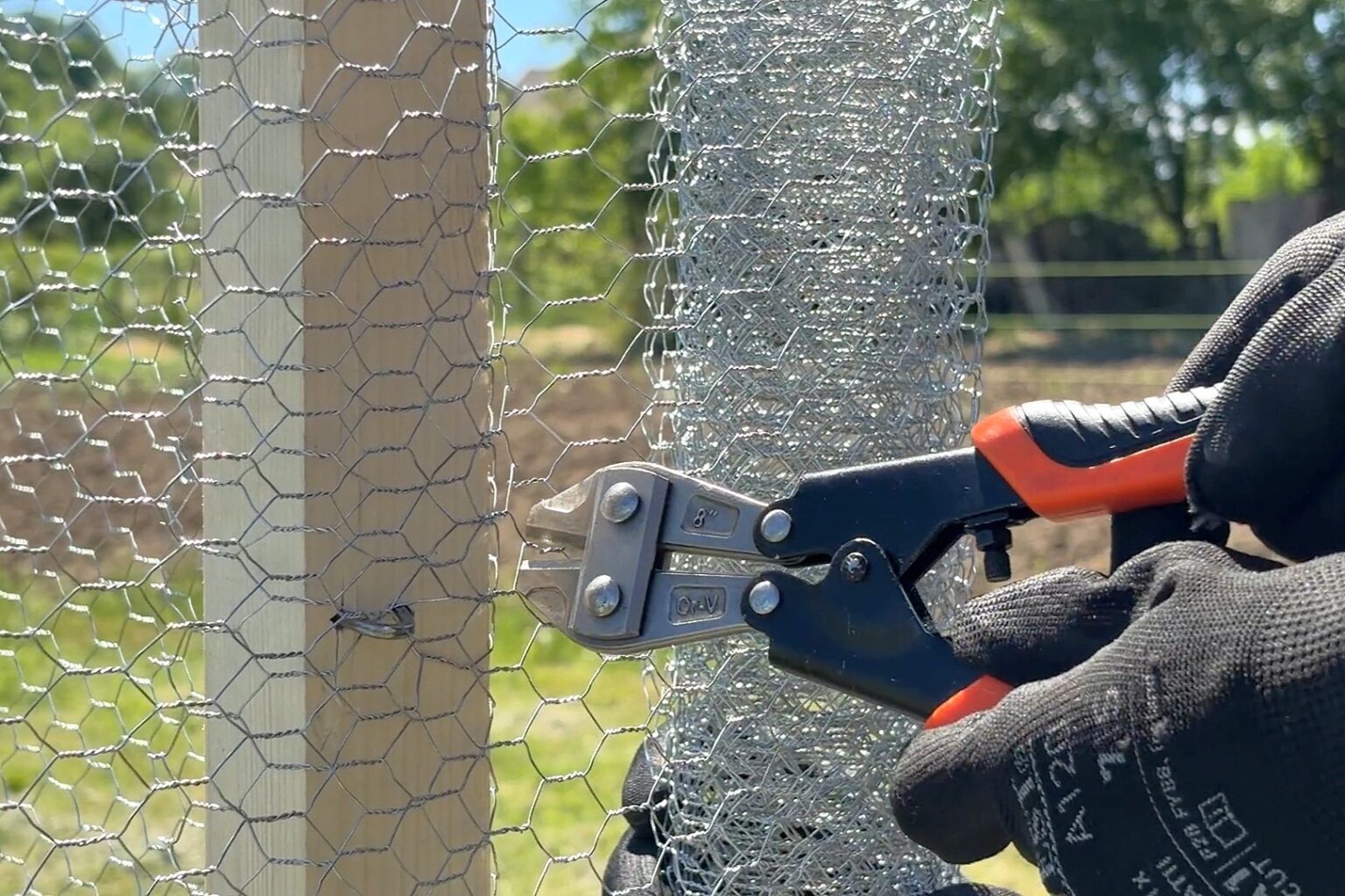 Compost Wire Lock Chicken Wire Compost Bin (Tutorial) | Wire Fence
