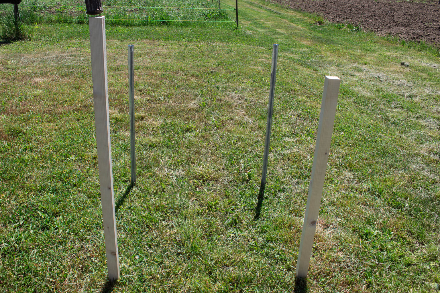 Compost Wire Lock Chicken Wire Compost Bin (Tutorial) | Wire Fence