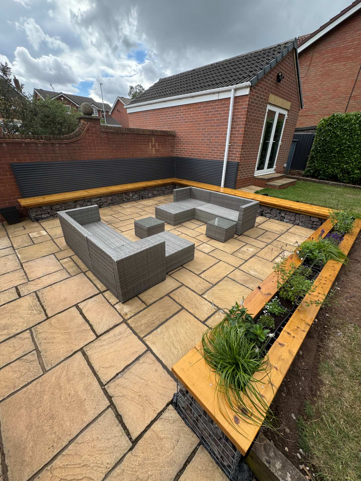 garden-decking-gabion-planter